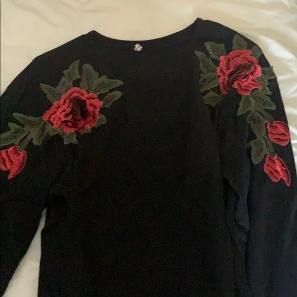 EMMA AND SAM ROSES SWEATER - Picture 2 of 2